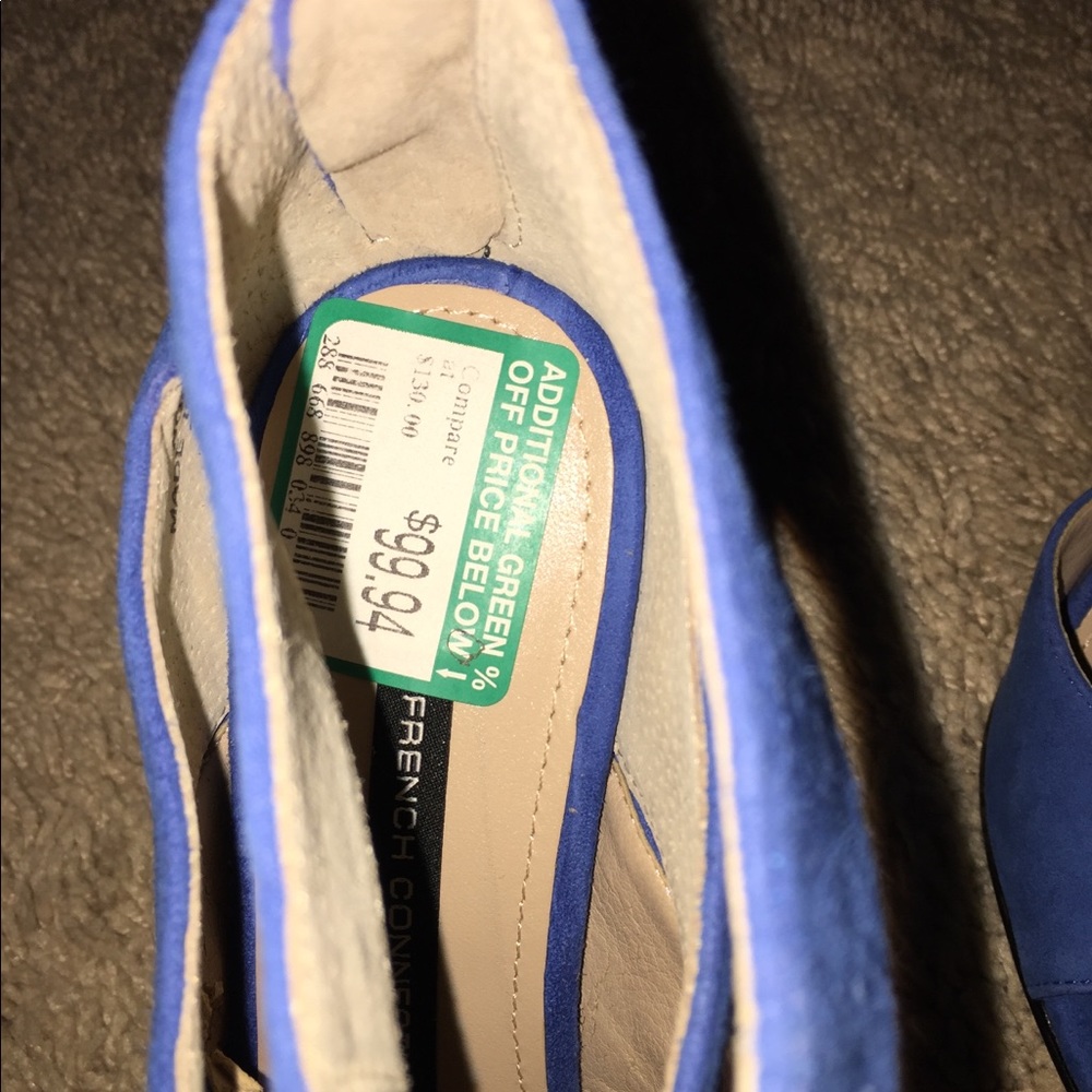 NWOT Gorgeous Blue Suede Heels - Picture 3 of 5